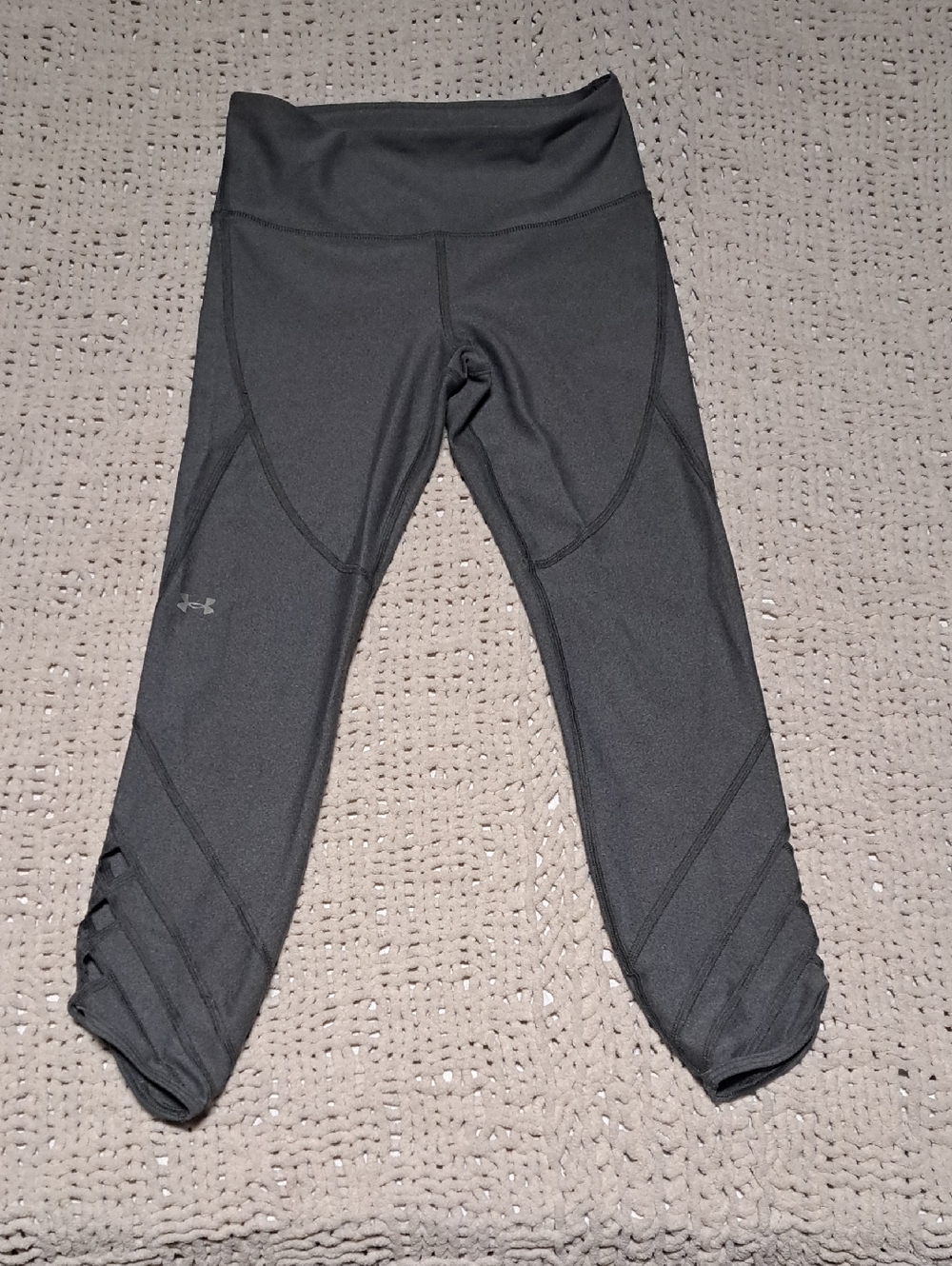 369 - Under Armour Charcoal Grey Ladies Performance Capri Leggings